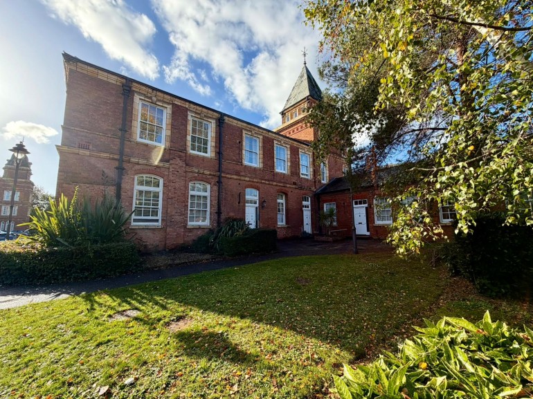 1 Bed ground floor apartment