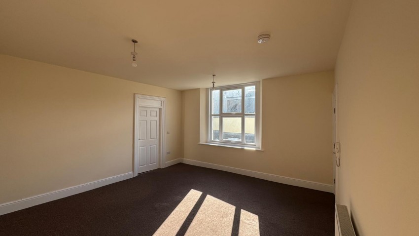 Images for 4 bedroom flat to let