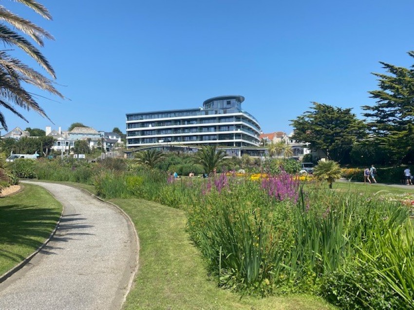 Images for The Liner, Cliff Road