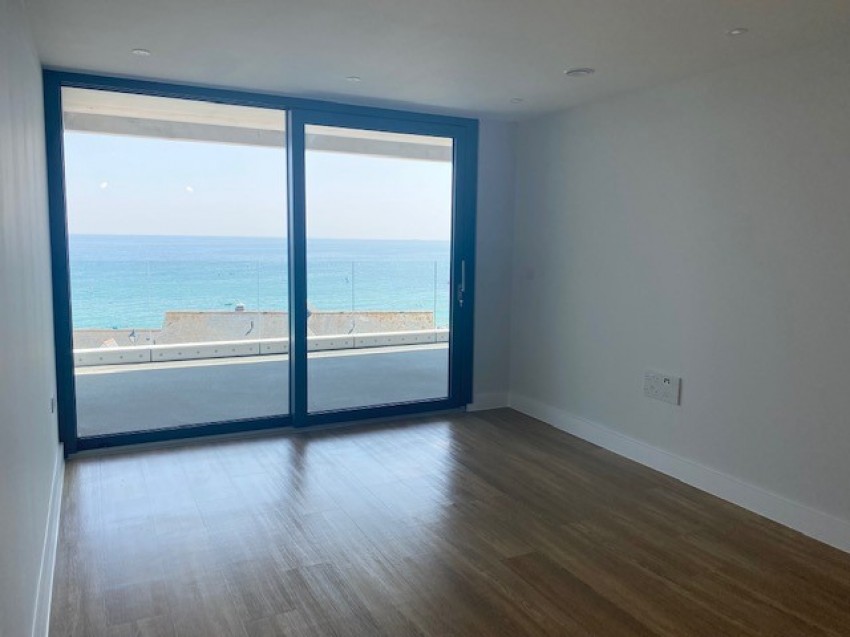 Images for The Liner, Cliff Road