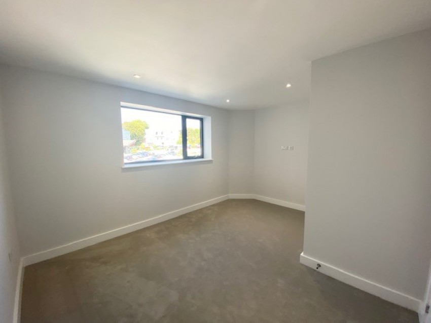 Images for The Liner, Cliff Road