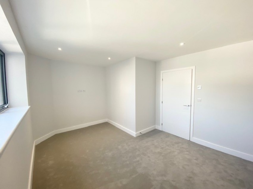 Images for The Liner, Cliff Road