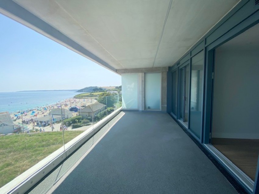 Images for The Liner, Cliff Road