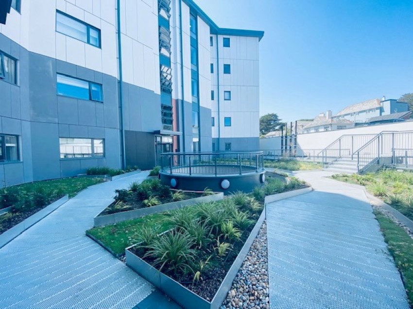 Images for The Liner, Cliff Road