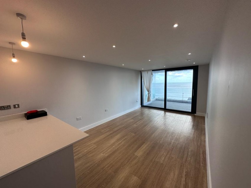 Images for The Liner, Cliff Road