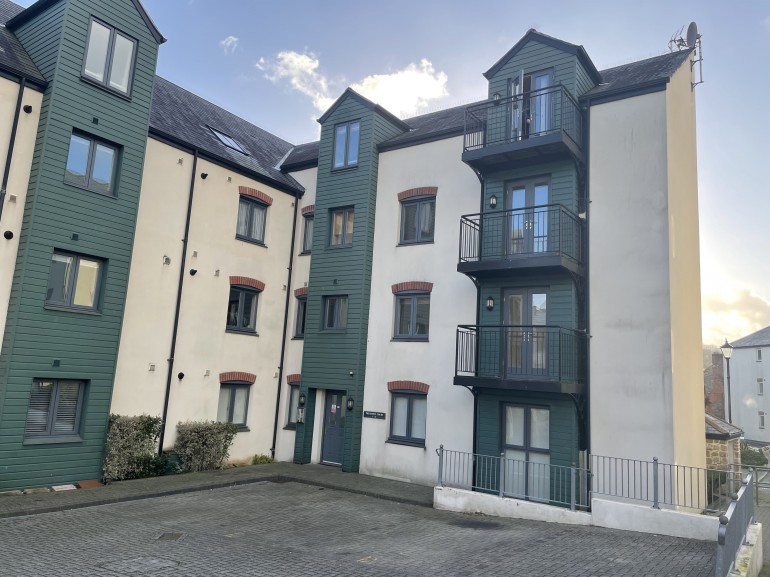 14 Tresooth Court, Penryn