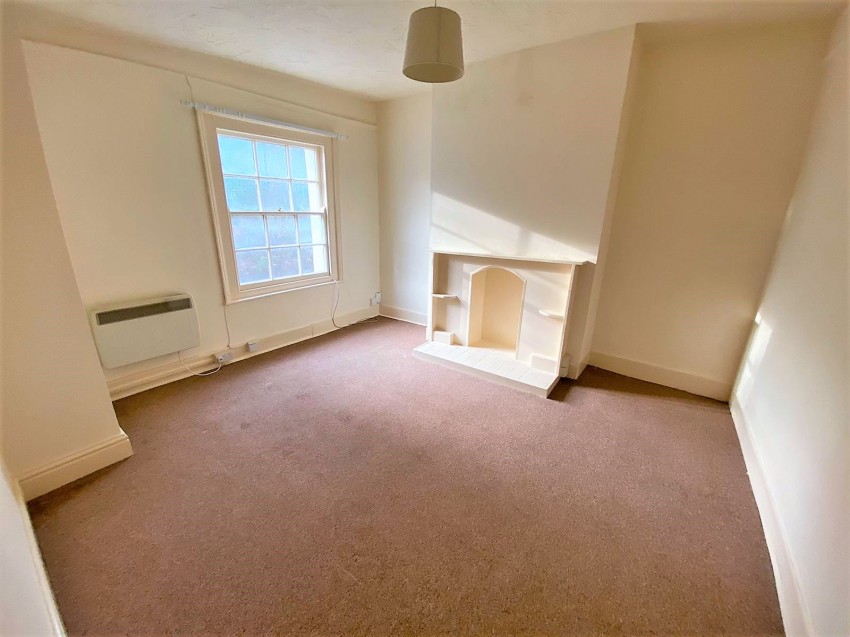 Images for Top floor flat, 39 New North Road