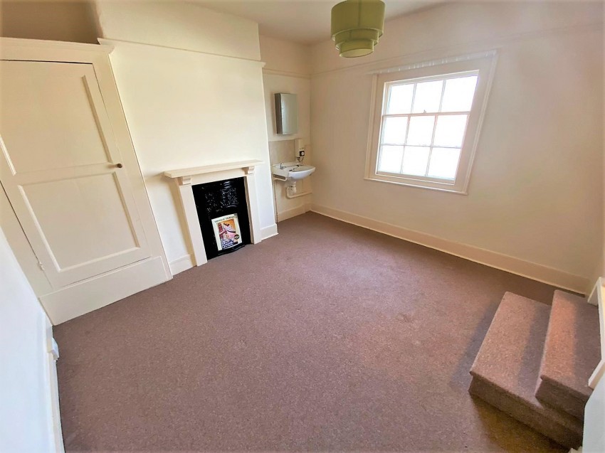 Images for Top floor flat, 39 New North Road