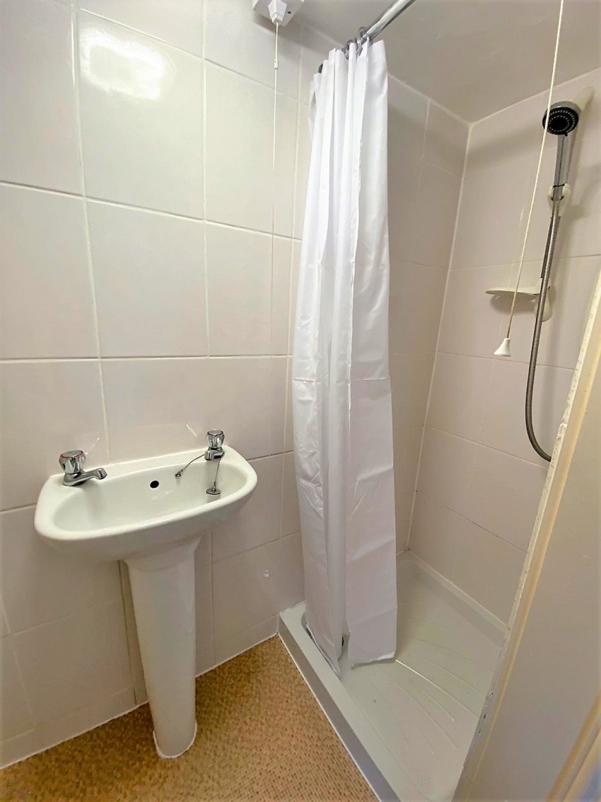 Images for Top floor flat, 39 New North Road