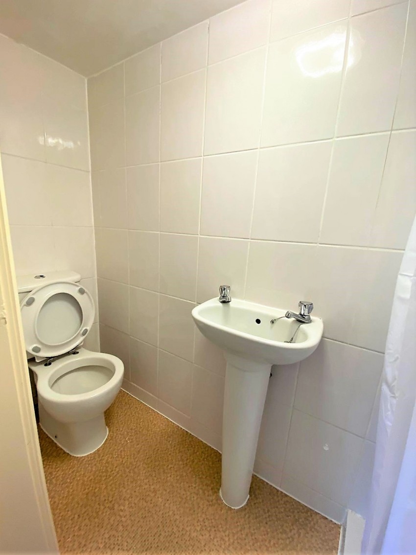 Images for Top floor flat, 39 New North Road