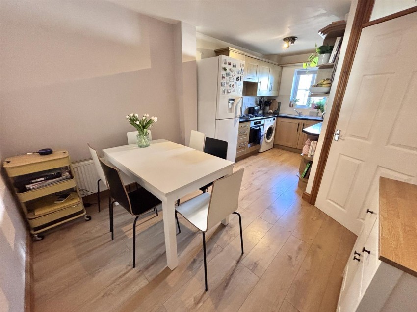 Images for Austen Close, Par