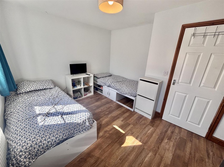 Images for Austen Close, Par