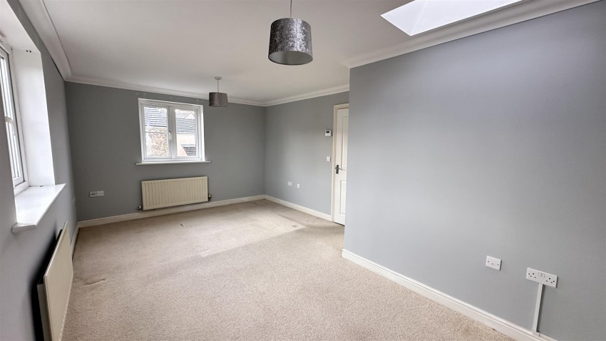 Images for Snowdrop Crescent, Launceston
